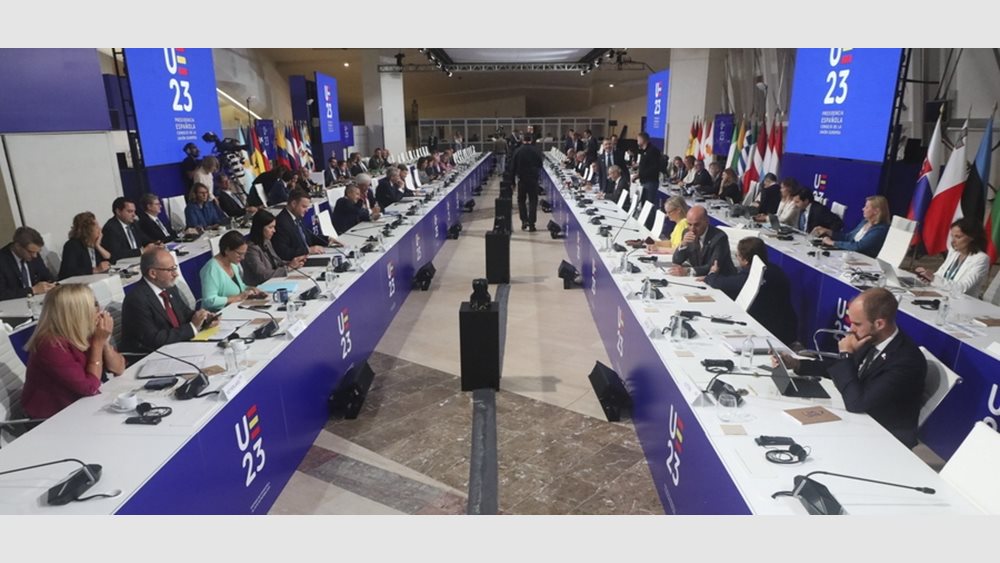 Το Eurogroup χαιρετίζει το γεγονός ότι το προσχέδιο προϋπολογισμού της Ελλάδας εναρμονίζεται με τις δημοσιονομικές συστάσεις