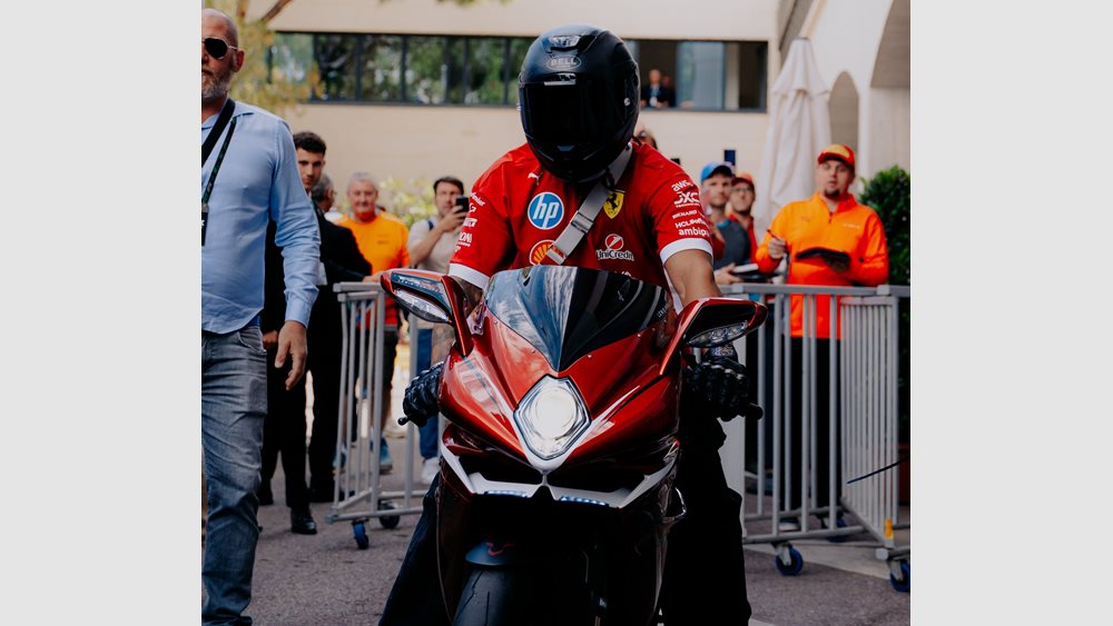 O Hamilton πήγε στο Μονακό με μια σπάνια MV Agusta-Τι την κάνει ξεχωριστή