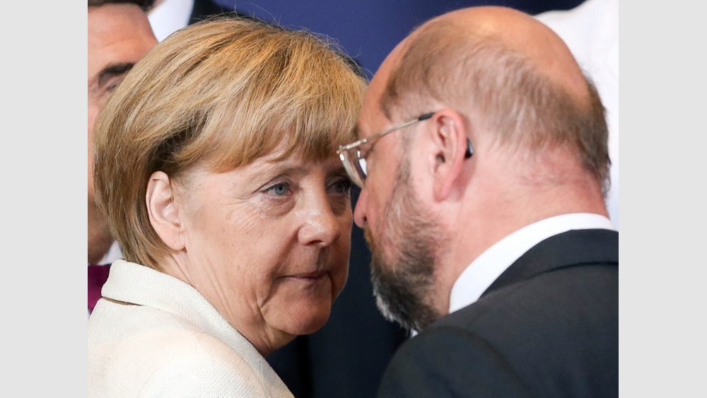 Μάχη στήθος με στήθος δίνουν Merkel και Schulz