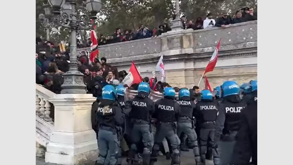 Ιταλία: Συγκρούσεις διαδηλωτών με την αστυνομία σε αντιφασιστική κινητοποίηση στην Μπολόνια