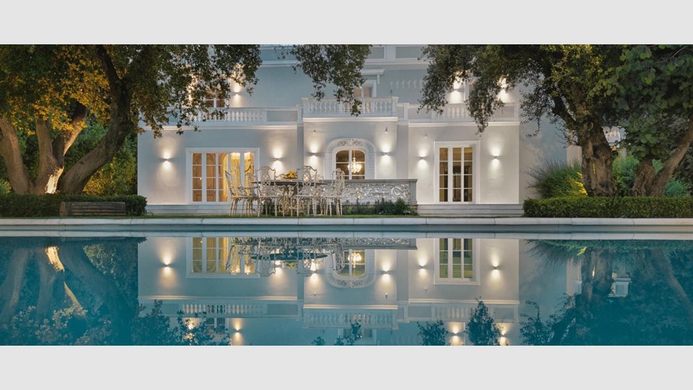 Sotheby’s: Έως 1 δισ. ευρώ ο ετήσιος όγκος πωλήσεων πολυτελών κατοικιών στην Ελλάδα