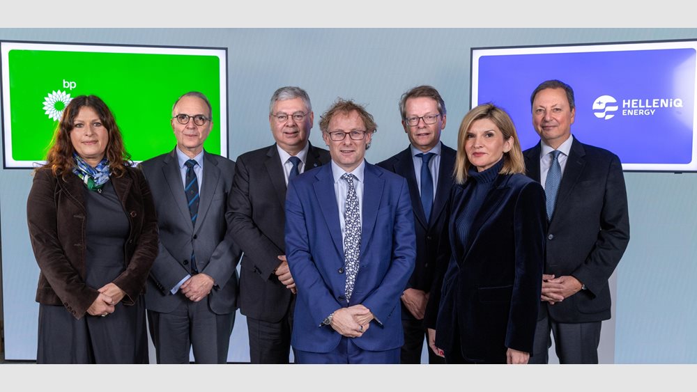 HELLENiQ ENERGY και BP ανανεώνουν τη συνεργασία τους με ορίζοντα 10ετίας