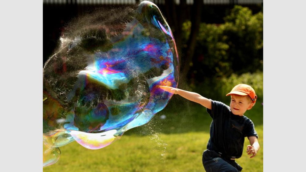 Το κακό με τις "φούσκες" είναι ότι στο τέλος όλοι χάνουν