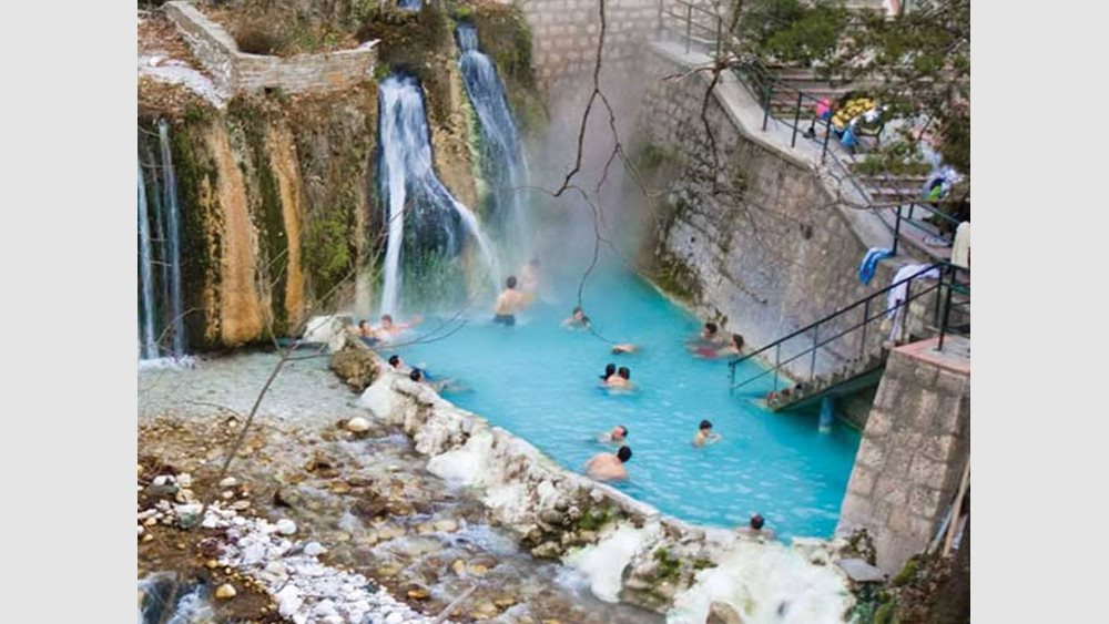 Μπορεί η λουτροθεραπεία να προλάβει το έμφραγμα; Ο καρδιολόγος εξηγεί