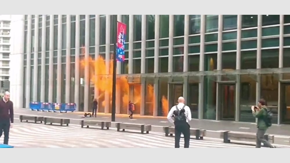 Ακτιβιστές για το κλίμα επιτέθηκαν στην έδρα της TotalEnergies στο Λονδίνο