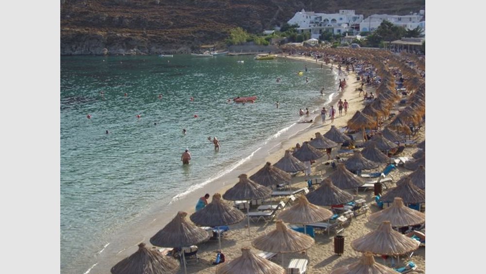 Π. Πέρκα: 384.000 ευρώ για τρία χρόνια το μίσθωμα της παραλίας Ψαρού στη Μύκονο