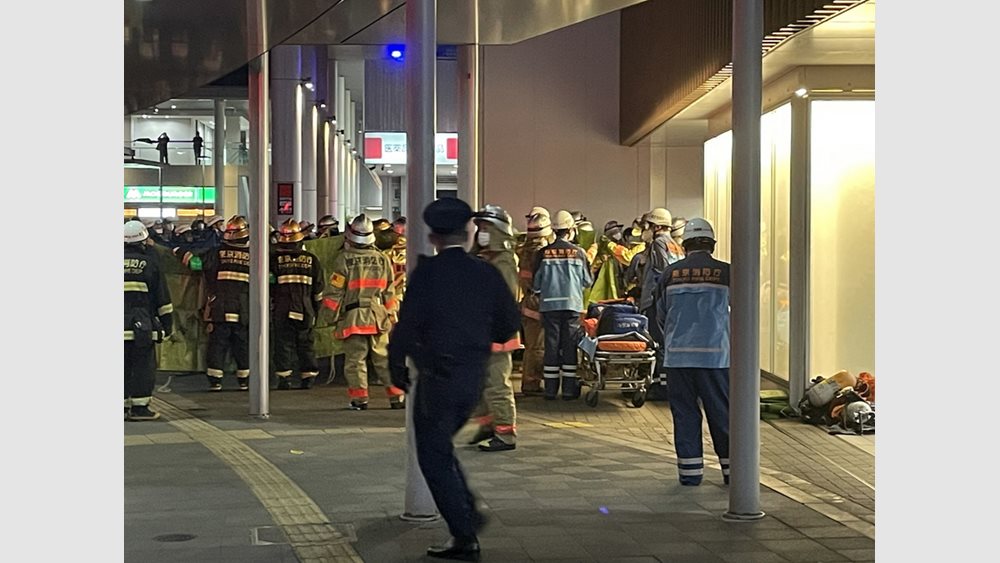 Ιαπωνία: Τουλάχιστον 15 τραυματίες έπειτα από την επίθεση που εξαπέλυσε ένας νεαρός μέσα σε βαγόνι τρένου
