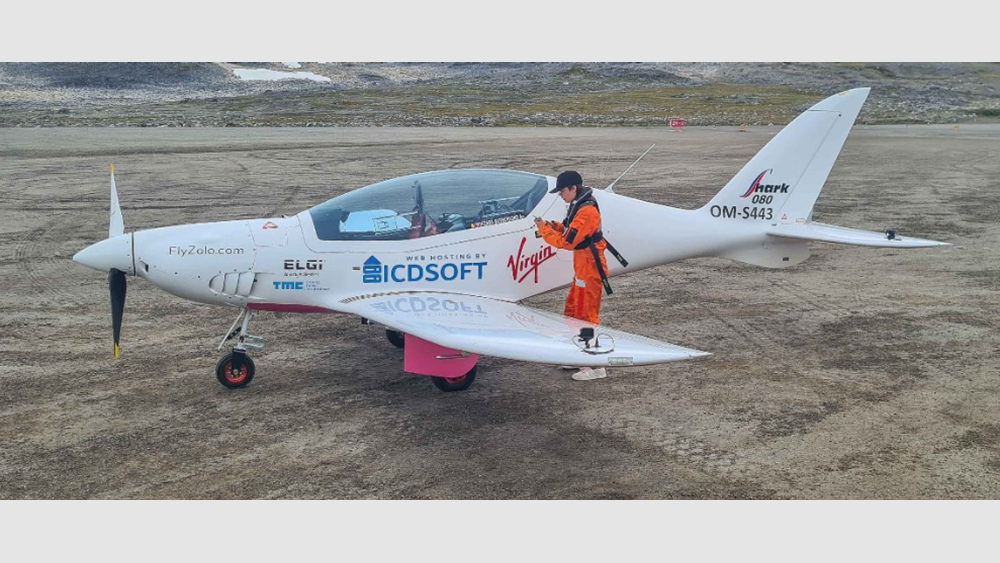 Στο Ηράκλειο η 19χρονη που κάνει τον γύρο του κόσμου με το μονοκινητήριο αεροσκάφος