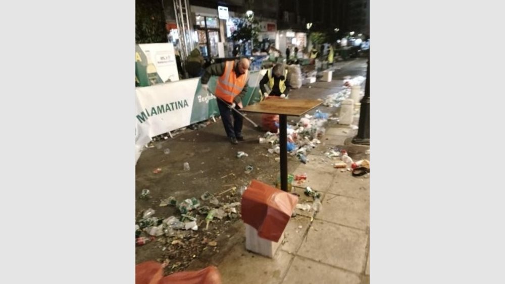 Θεσσαλονίκη: Επτακόσιους τόνους σκουπίδια "έβγαλαν" τα πάρτι της Πρωτοχρονιάς
