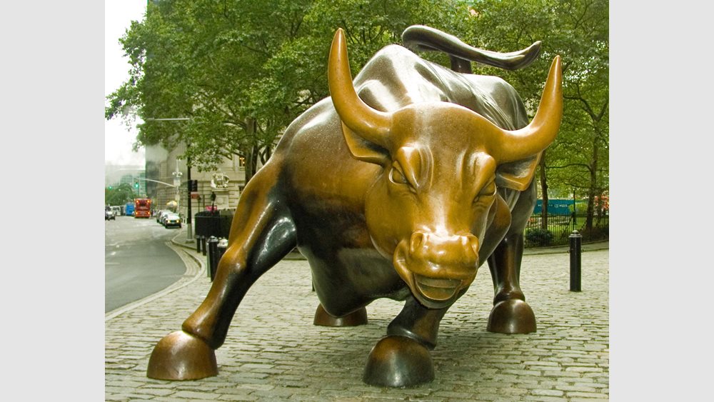 Αυξάνονται οι ταύροι της στερλίνας, απογοητεύονται οι bulls του ευρώ