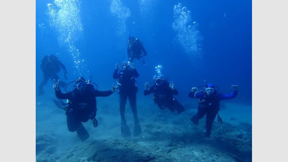 Το Μαξίμου έστειλε απινιδωτή σε Καλύμνιες αυτοδύτριες