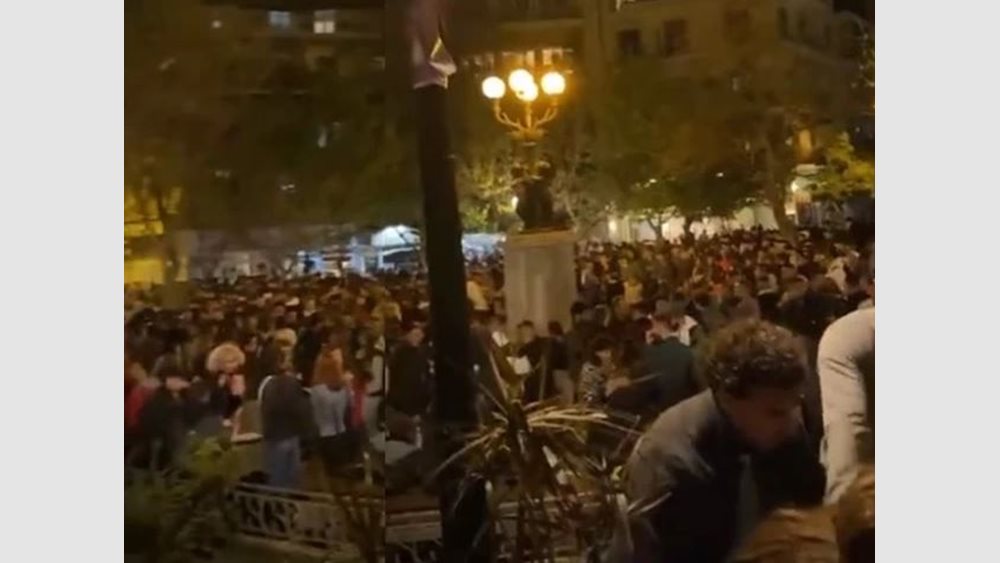 Απίστευτο &#39;κορονο-πάρτι&#39; με DJ στην Κυψέλη