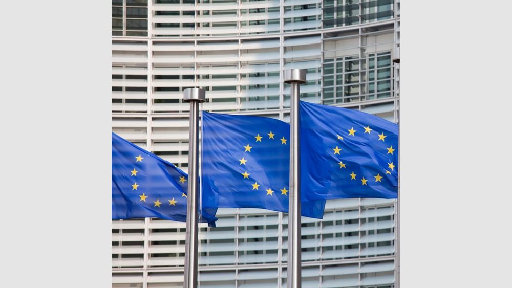 ΕΕ: Πυρετώδεις διαβουλεύσεις ανάμεσα σε στελέχη πολιτικών ομάδων του ΕΚ, λίγες ώρες προτού κλείσουν οι κάλπες