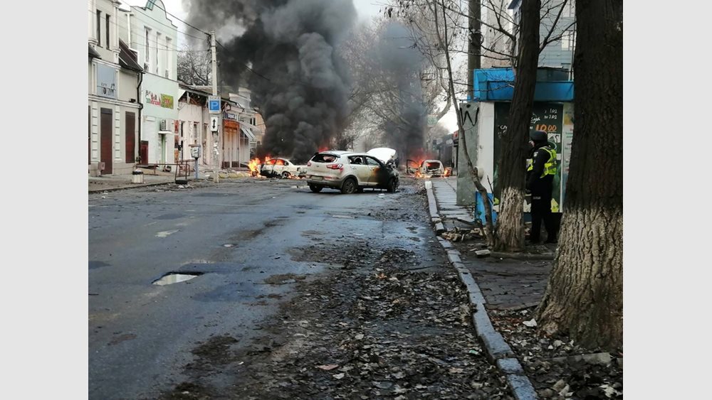 Ουκρανία: Ένας νεκρός και 4 τραυματίες από ρωσικό βομβαρδισμό στον σιδηροδρομικό σταθμό της Χερσώνας