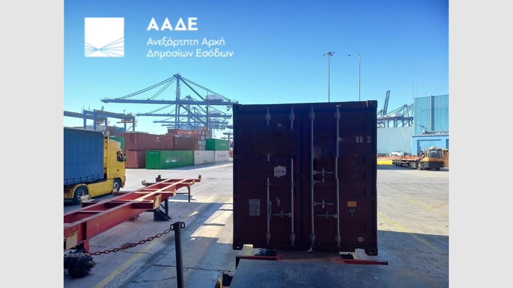 ΑΑΔΕ: Δεσμεύτηκαν πάνω από 15.000 φιάλες αλκοολούχων με παραποιημένες συσκευασίες