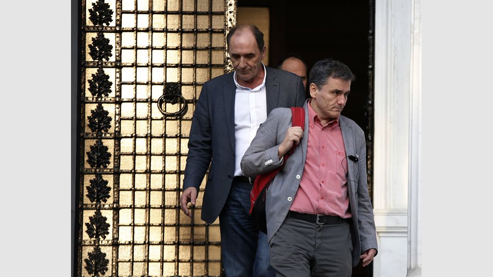 Η κυβέρνηση θέλει να κλείσει την αξιολόγηση, αλλά τα μέτωπα ανοίγουν