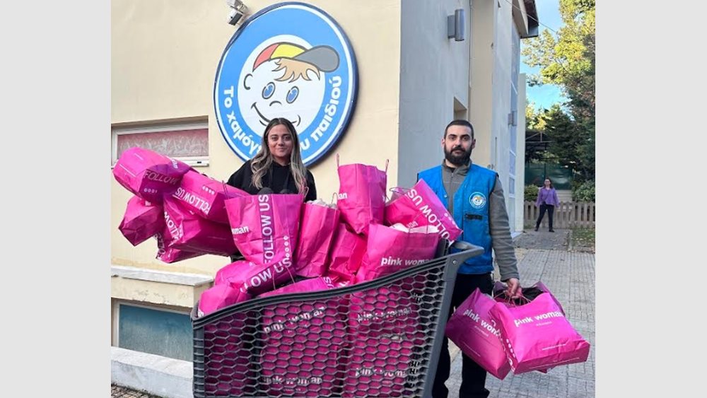 Ο Όμιλος Intrafashion προσφέρει ρούχα στο "Χαμόγελο του Παιδιού"