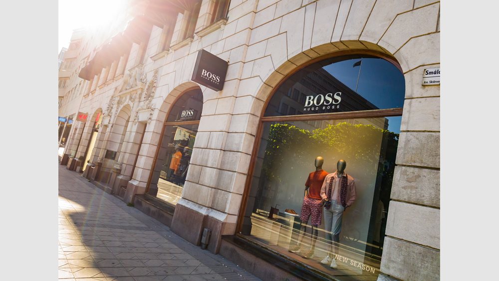 Hugo Boss: Αναβάθμισε τις εκτιμήσεις για τις πωλήσεις και τα κέρδη στο σύνολο της χρήσης