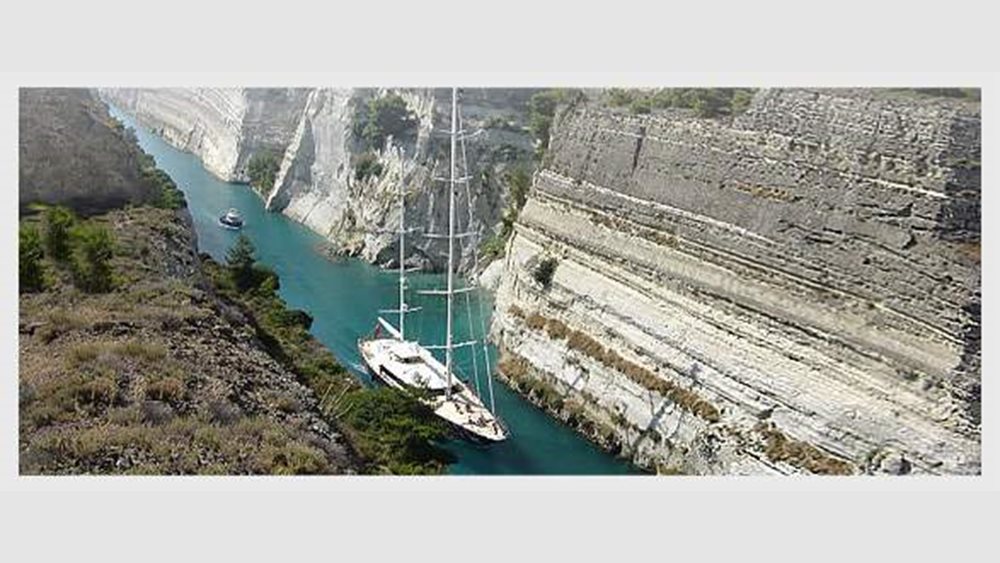 Μικρή αποκόλληση στα πρανή της διώρυγας Κορίνθου