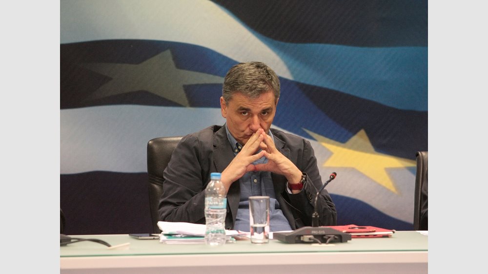 Παζάρι με νέο δημοσιονομικό &quot;κόφτη&quot; για να μην κοπούν οι συντάξεις