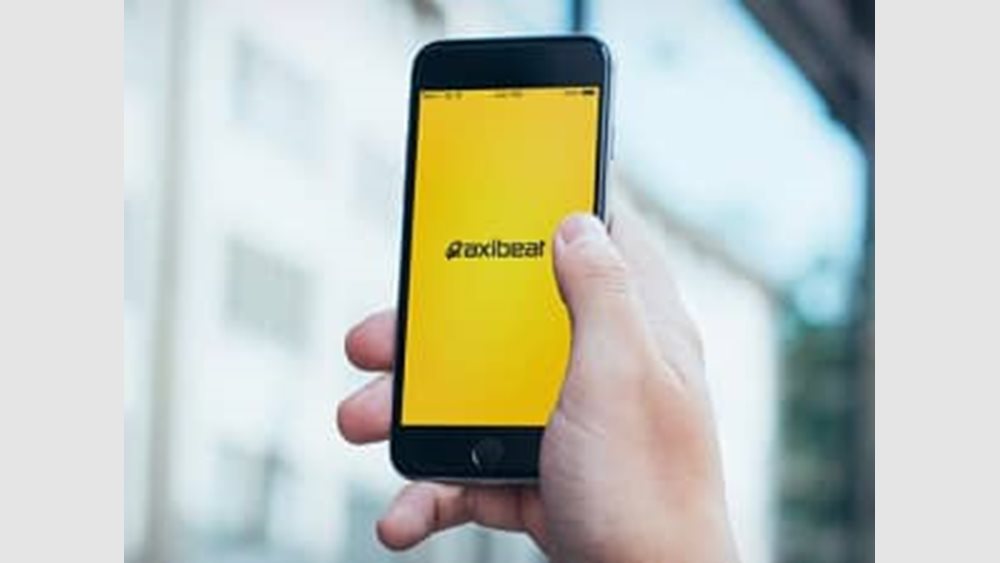 Έκλεισε το deal μεταξύ Daimler και Τaxibeat