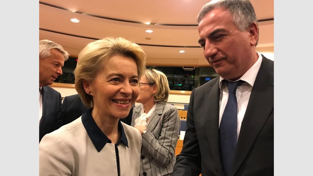 Φον ντερ Λάιεν: Είμαστε στο πλευρό σας