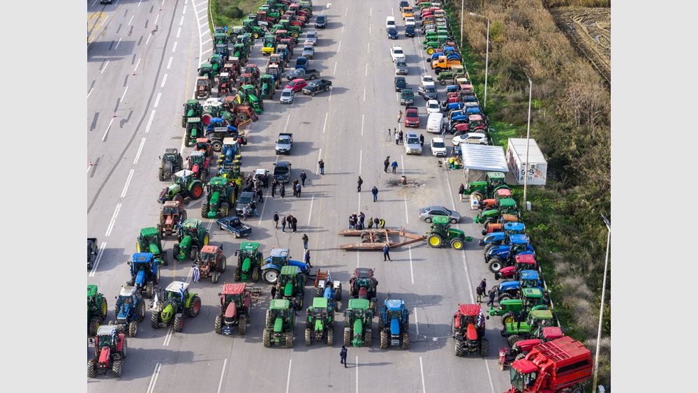 Αγροτικές κινητοποιήσεις: Άνοιξε το ρεύμα προς Θεσσαλονίκη στα διόδια Μαλγάρων - Κλειστό το ρεύμα προς Αθήνα