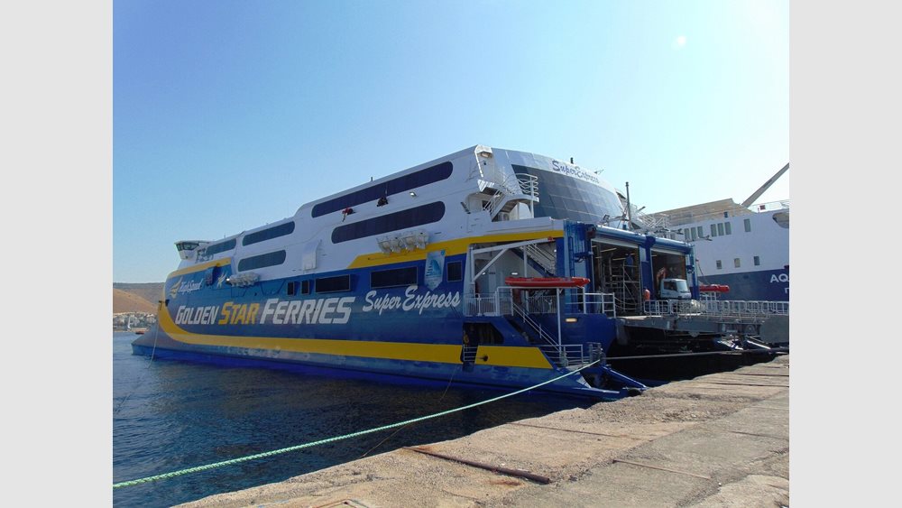 Απαγόρευση απόπλου του "Super Express" στη Μύκονο λόγω πρόσκρουσης