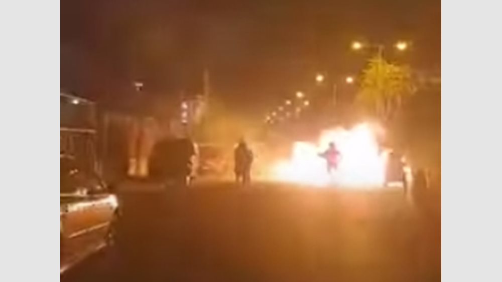 Σε κρίσιμη κατάσταση ο αστυνομικός που χτυπήθηκε από ναυτική φωτοβολίδα στο Ολυμπιακός - Παναθηναϊκός στο βόλεϊ