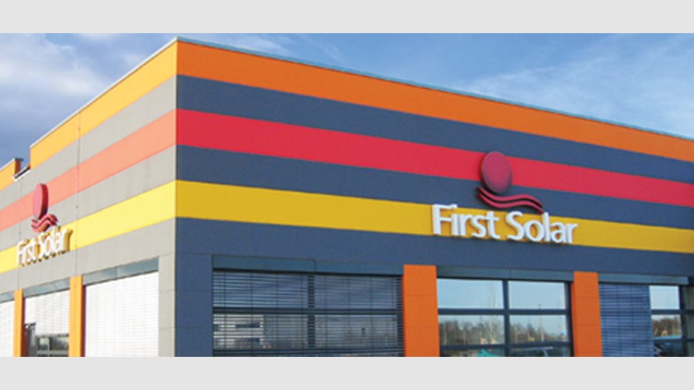 First Solar: Περικόπτει τις εκτιμήσεις για τα κέρδη