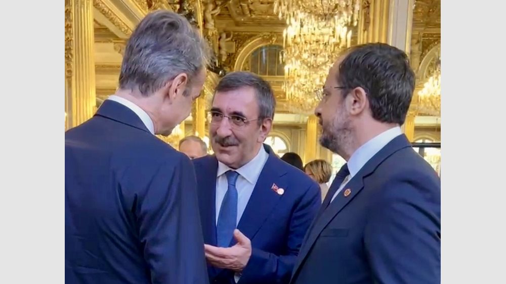 Συνάντηση Μητσοτάκη - Χριστοδουλίδη - Γιλμάζ στο περιθώριο της συνόδου κορυφής στο Παρίσι
