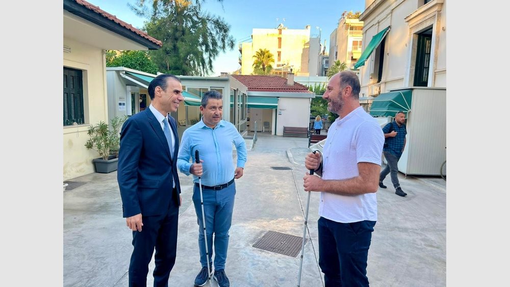 Παγκόσμια Ημέρα Λευκού Μπαστουνιού: Επίσκεψη του  Μ. Θεμιστοκλέους στο νοσοκομείο &quot;Ανδρέας Συγγρός&quot;