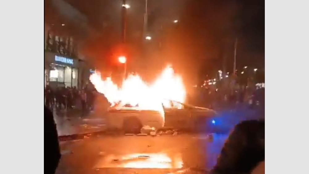 Ιρλανδία: Πρωτοφανείς βίαιες διαδηλώσεις στο Δουβλίνο μετά την επίθεση Αλγερινού με μαχαίρι σε νηπιαγωγείο