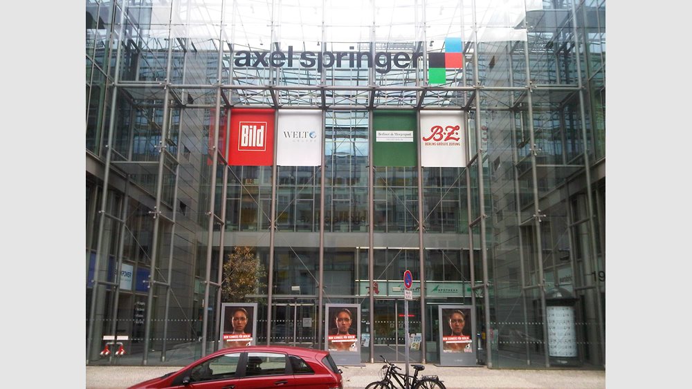 Ο γερμανικός κολοσσός ΜΜΕ Axel Springer "σπάει" στα δύο - "Διαζύγιο" με την KKR
