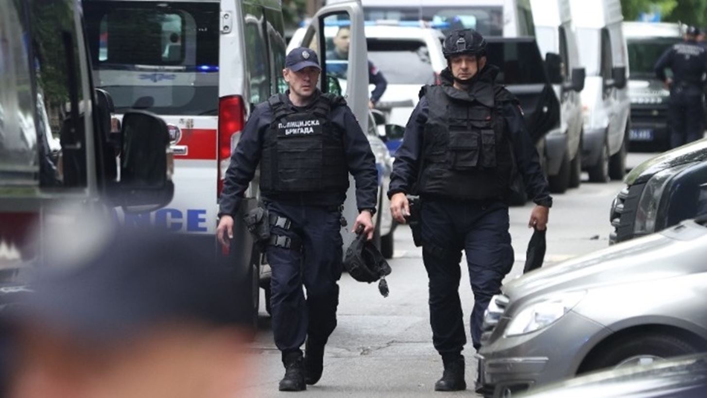 Σερβία: Επεισόδιο με πυροβολισμούς έξω από τη βουλή με έναν τραυματία