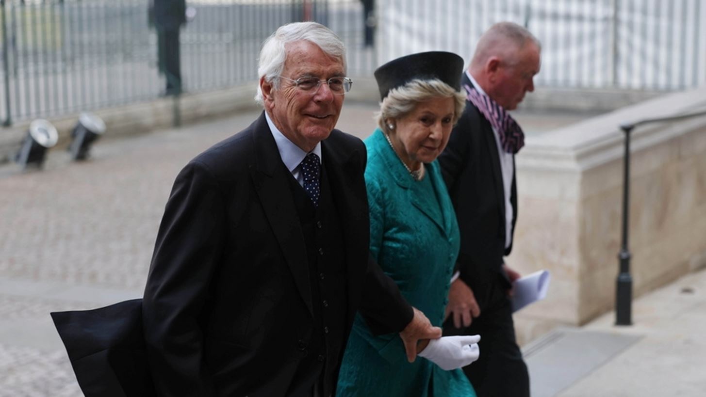 Ο Συντηρητικός πρώην πρωθυπουργός της Βρετανίας Τζον Μέιτζορ χαρακτηρίζει το Brexit "πράξη συλλογικoύ παραλογισμού"