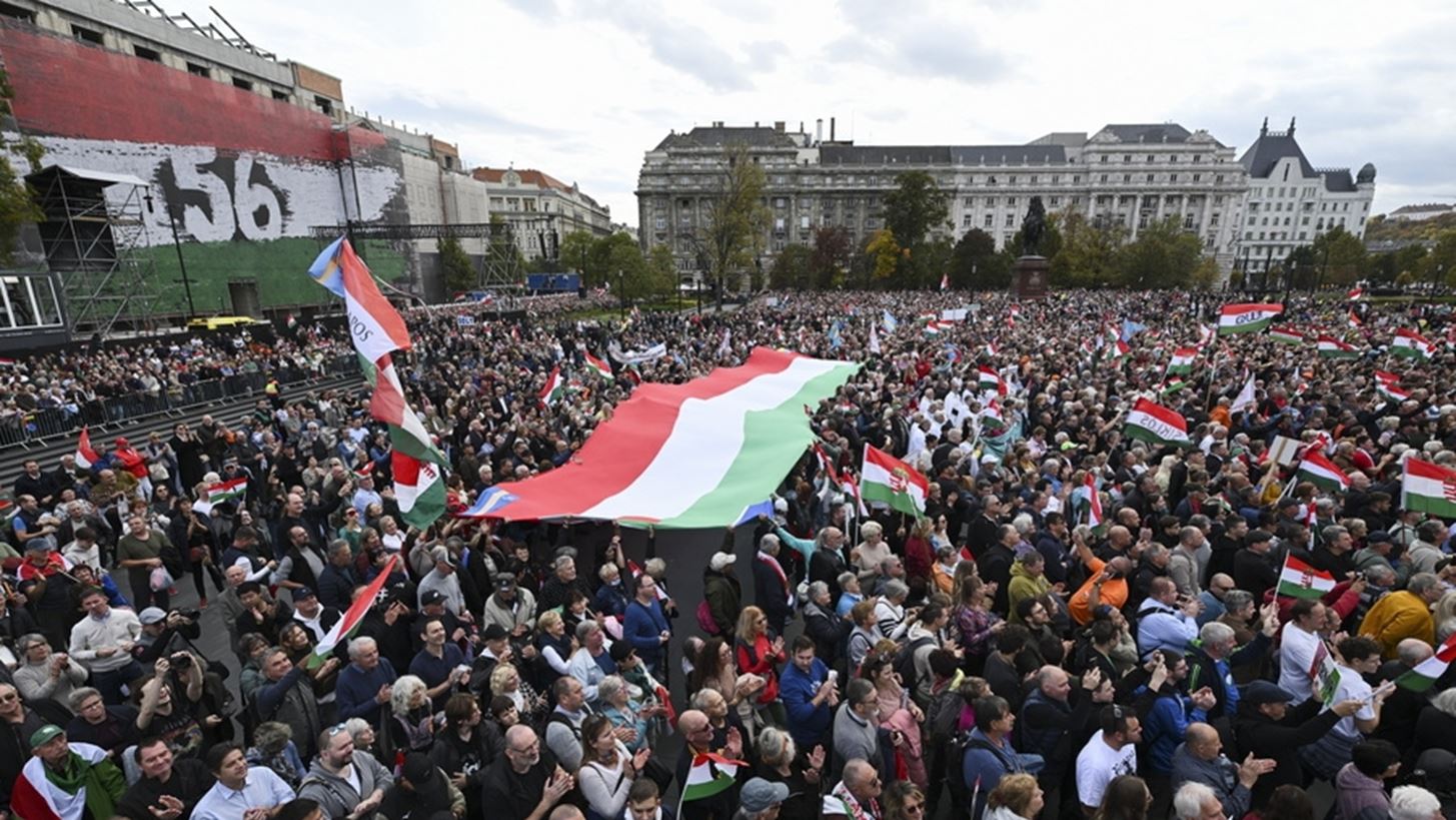 Ουγγαρία: Δεκάδες χιλιάδες στους δρόμους, σε διαφορετικές κινητοποιήσεις της κυβέρνησης και της αντιπολίτευσης
