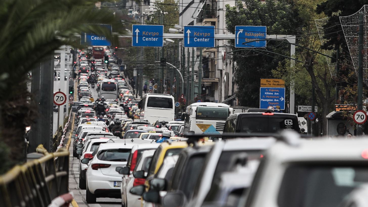 Κ. Κεπαπτσόγλου (καθηγητής ΕΜΠ): Χίλια ευρώ το χρόνο επιβαρύνει το κυκλοφοριακό κάθε Αθηναίο οδηγό