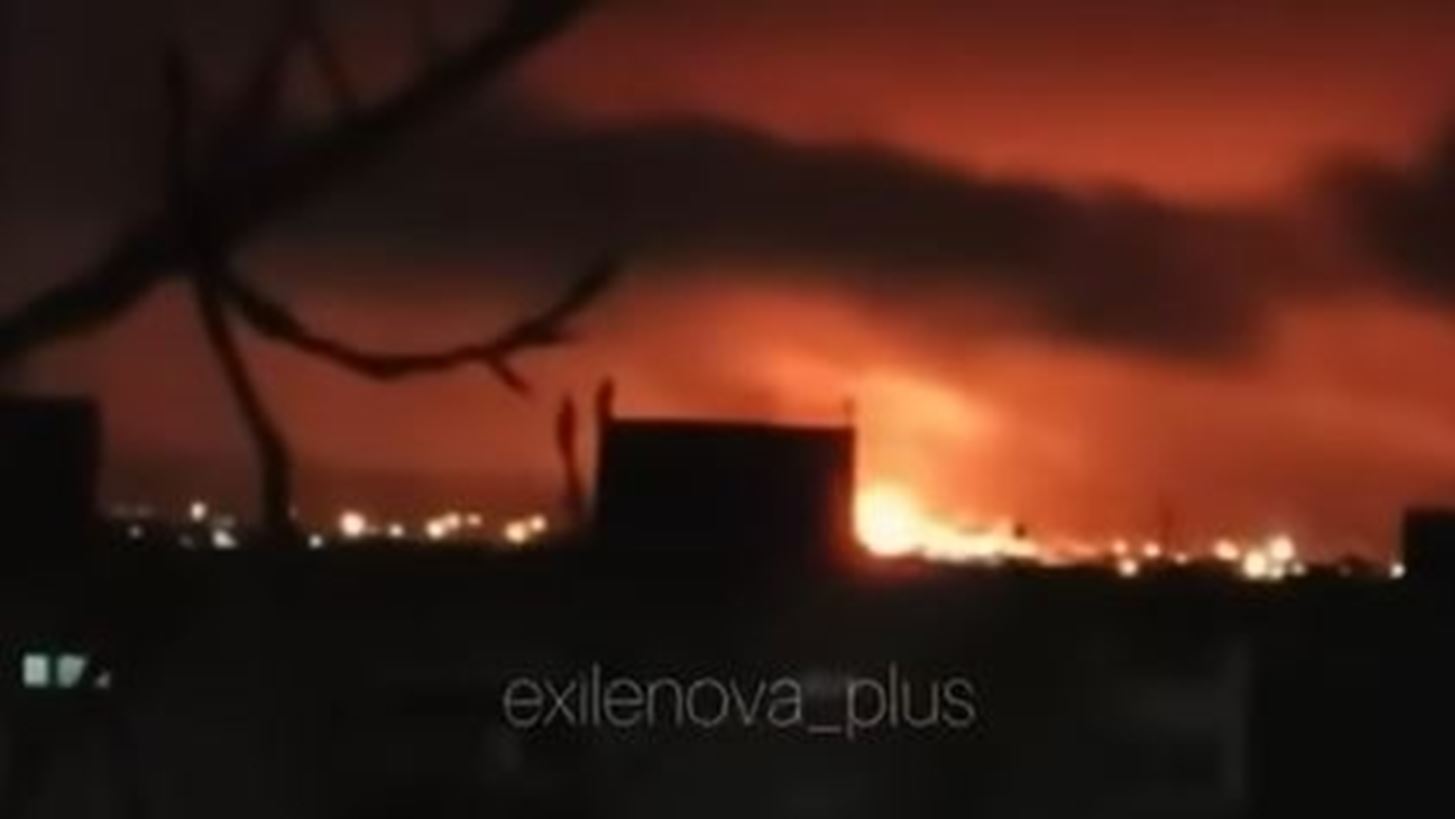 Ουκρανικό πλήγμα σε ένα από τα μεγαλύτερα διυλιστήρια της Ρωσίας - Εκρήξεις και φωτιά