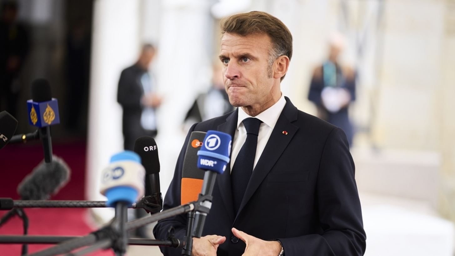 Ο Μακρόν υποδέχεται αύριο στο Παρίσι τον Αμπάς