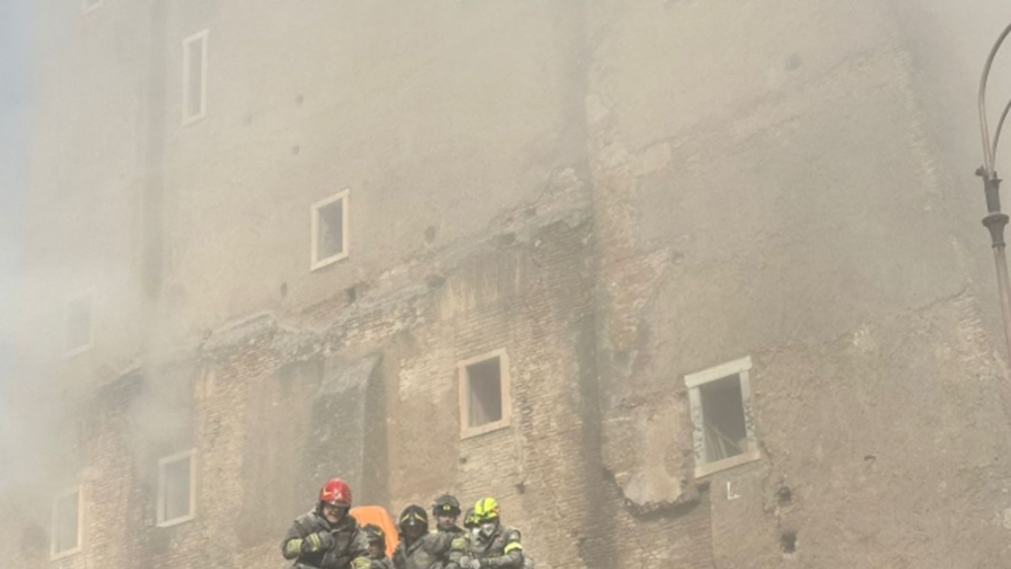 Ιταλία: Κατέρρευσε μερικώς ο "Πύργος των Κόμηδων" - Τραυματίστηκαν 4 εργάτες, ένας ακόμα κάτω από τα συντρίμμια