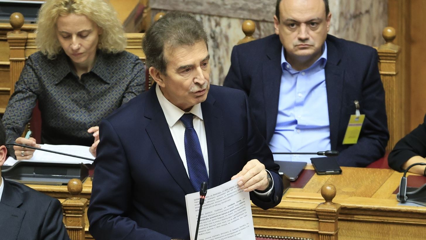 Αντιπαράθεση στη Βουλή για τα αγροτικά μπλόκα - Μ. Χρυσοχοϊδης: "Δεν υπάρχει ούτε βία, ούτε καταστολή"