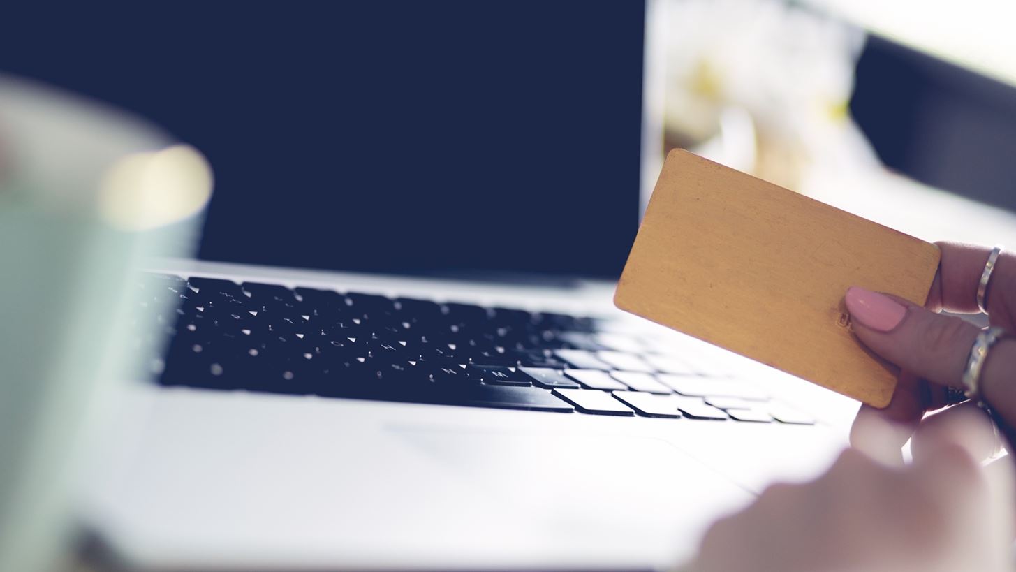 Online shopping στις γιορτές: Τι πρέπει να προσέχεις πριν πατήσεις "αγορά"