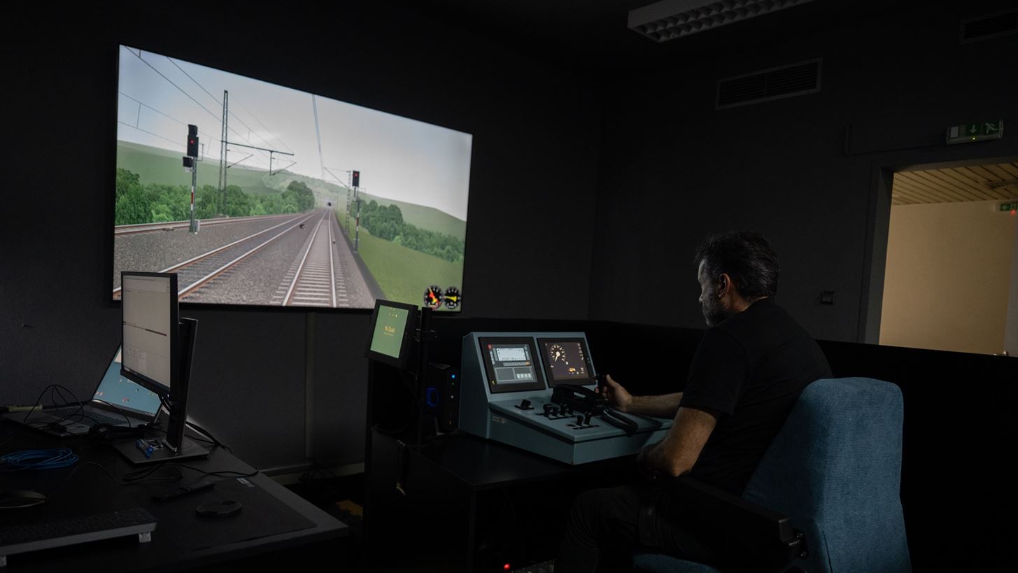 Κ. Κυρανάκης: "Πρώτη φορά εκπαιδεύονται οι μηχανοδηγοί στο ETCS με προσομοιωτή"