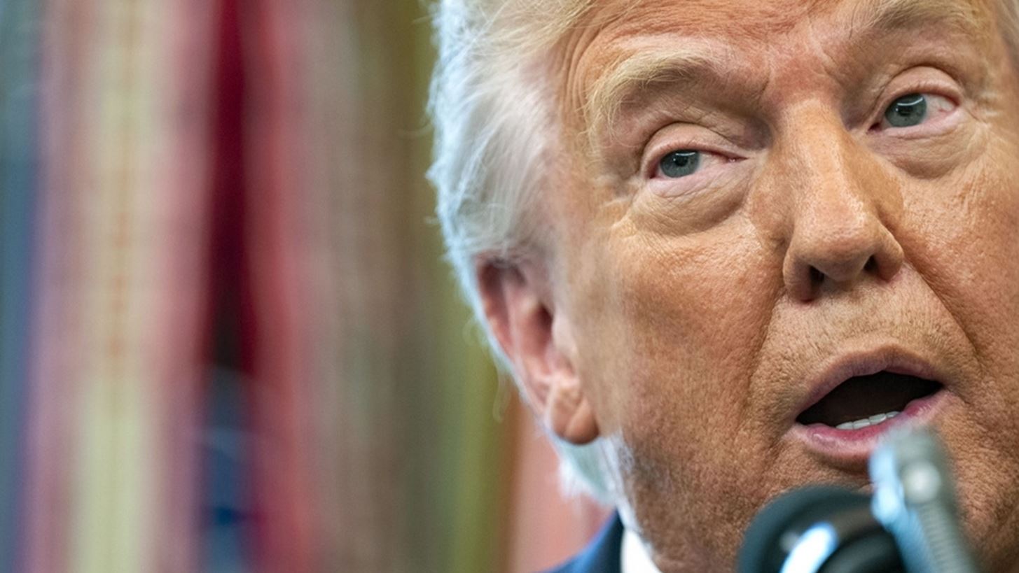 Ο Τραμπ υπερασπίζεται τους ξένους φοιτητές ως "καλoύς" για τα αμερικανικά πανεπιστήμια