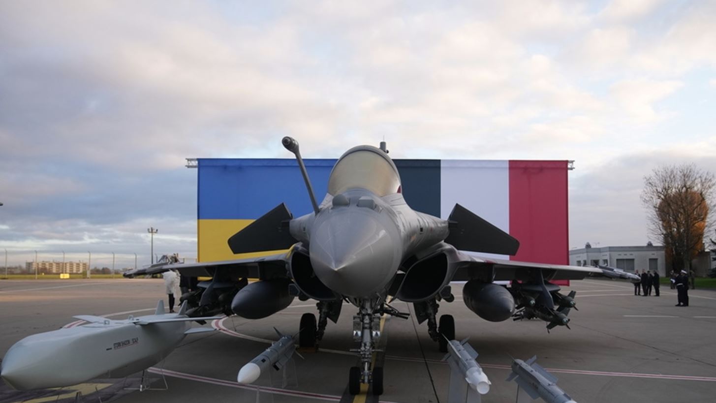Συμφωνία Μακρόν - Ζελένσκι για την πώληση 100 Rafale στην Ουκρανία