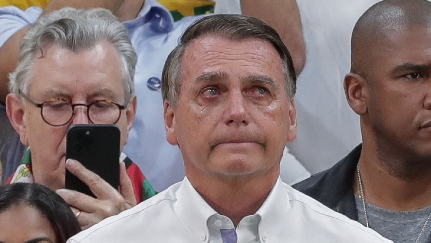 Βραζιλία: Ο Μπολσονάρο υποστήριξε ότι επιχείρησε να κάψει το ηλεκτρονικό του βραχιολάκι σε μία στιγμή "παράνοιας"