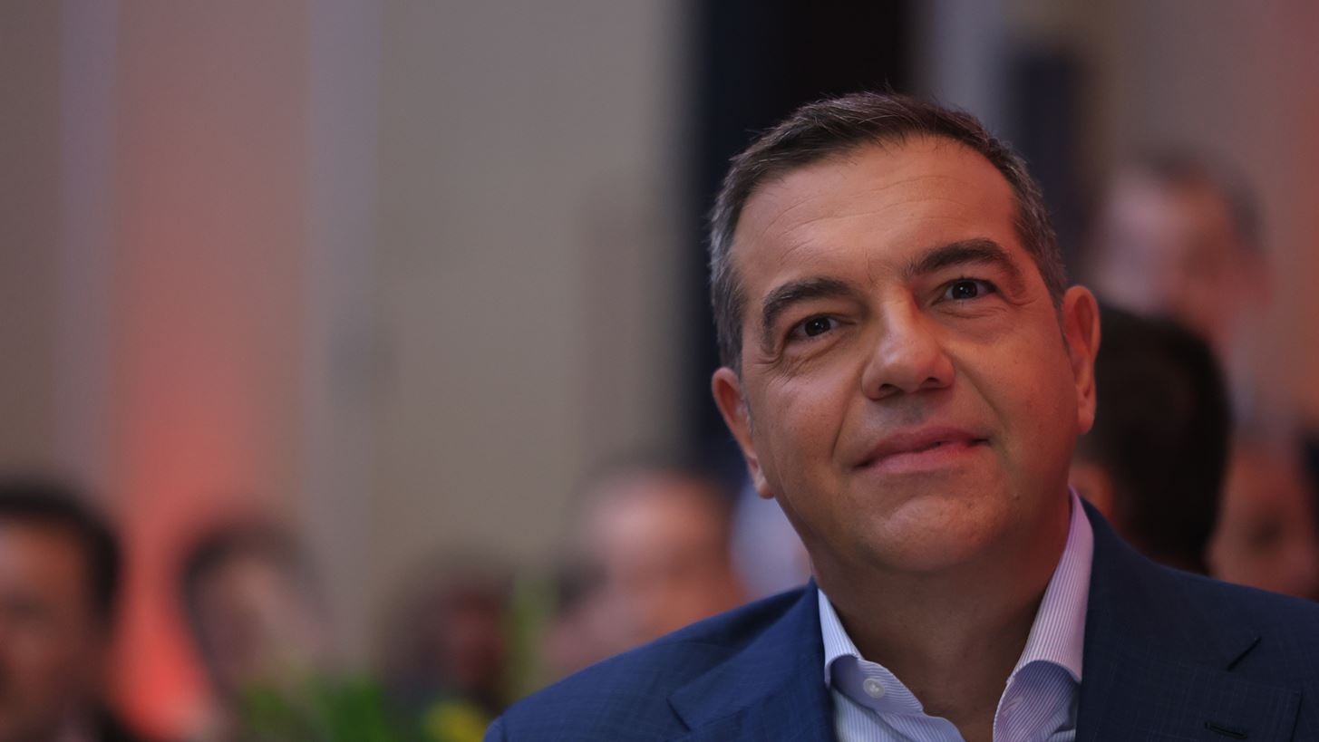 Στη δημοσιότητα το εξώφυλλο του βιβλίου του Αλέξη Τσίπρα "Ιθάκη"