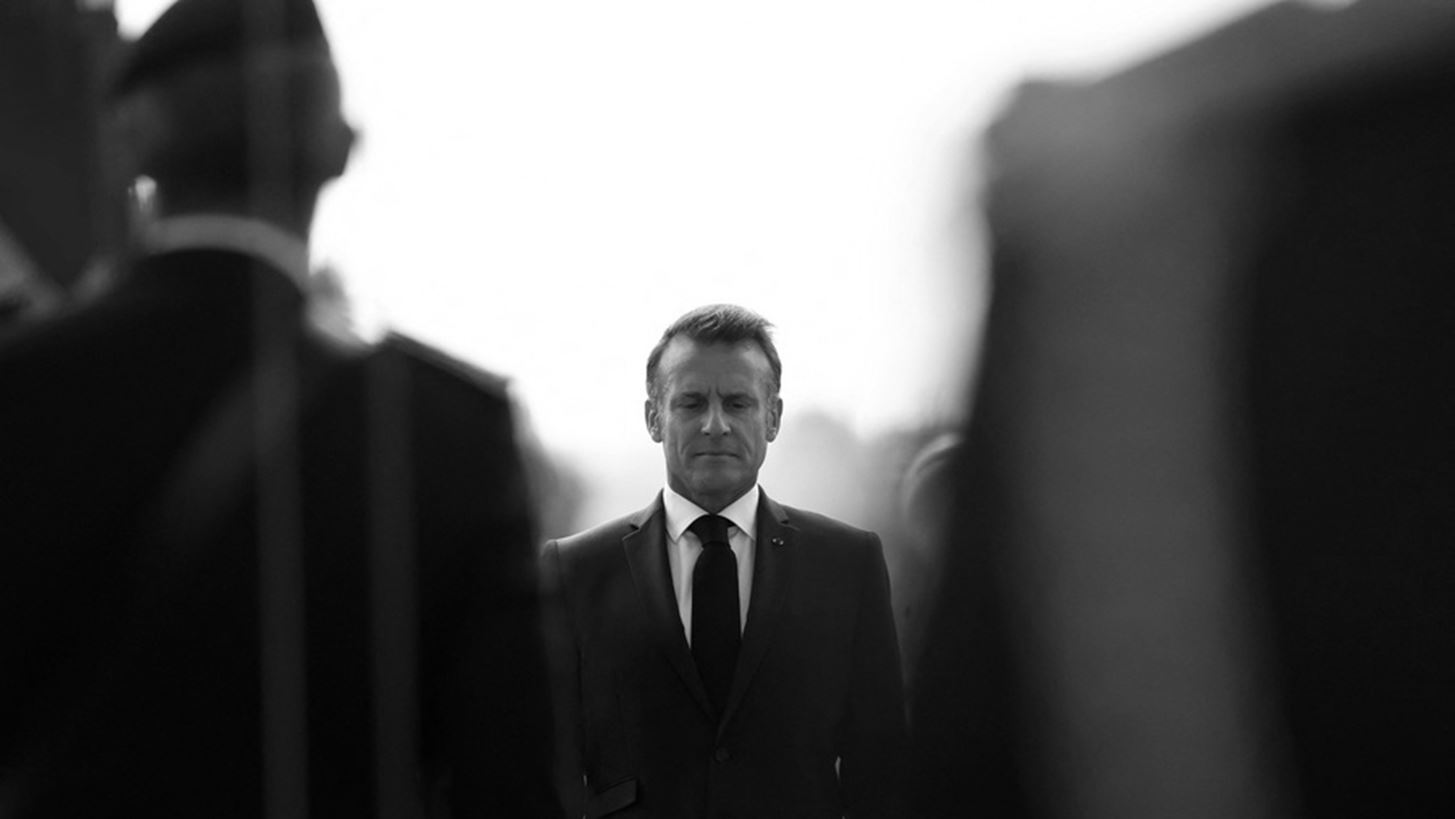 Καθώς η Γαλλία "καιγόταν", ο Μακρόν κοίταζε στη διεθνή σκηνή για να προστατεύσει την κληρονομία του