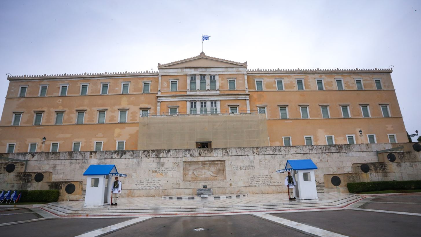 Δημοσκόπηση MRB (β' μέρος): "Σε πορεία κρίσης και αβεβαιότητας η Ελλάδα" για 7 στους 10 - Πόσοι θέλουν πολιτική αλλαγή και πώς αξιολογούν τον Α. Τσίπρα